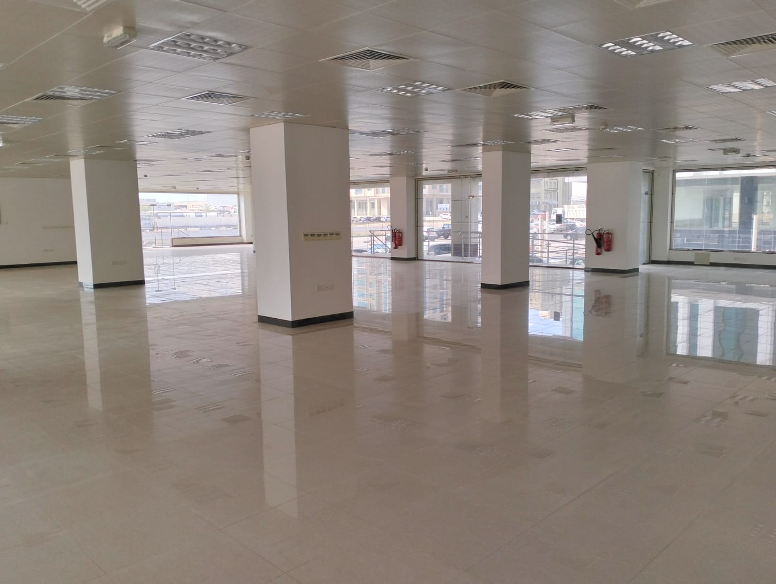 صالة عرض للإيجار في غلا | 700 م² | ر.ع. 4,200/شهريًا | Tamlik Oman thumbnail 3