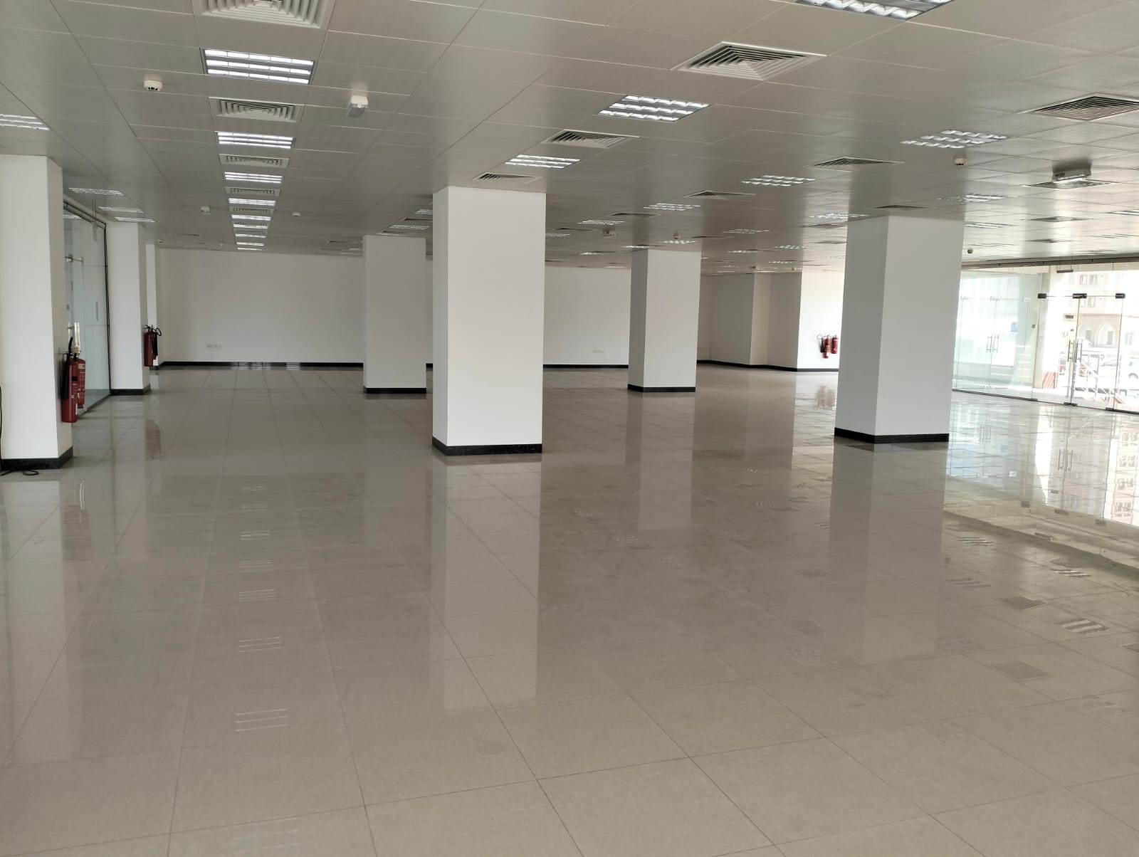 صالة عرض للإيجار في غلا | 700 م² | ر.ع. 4,200/شهريًا | Tamlik Oman thumbnail 4