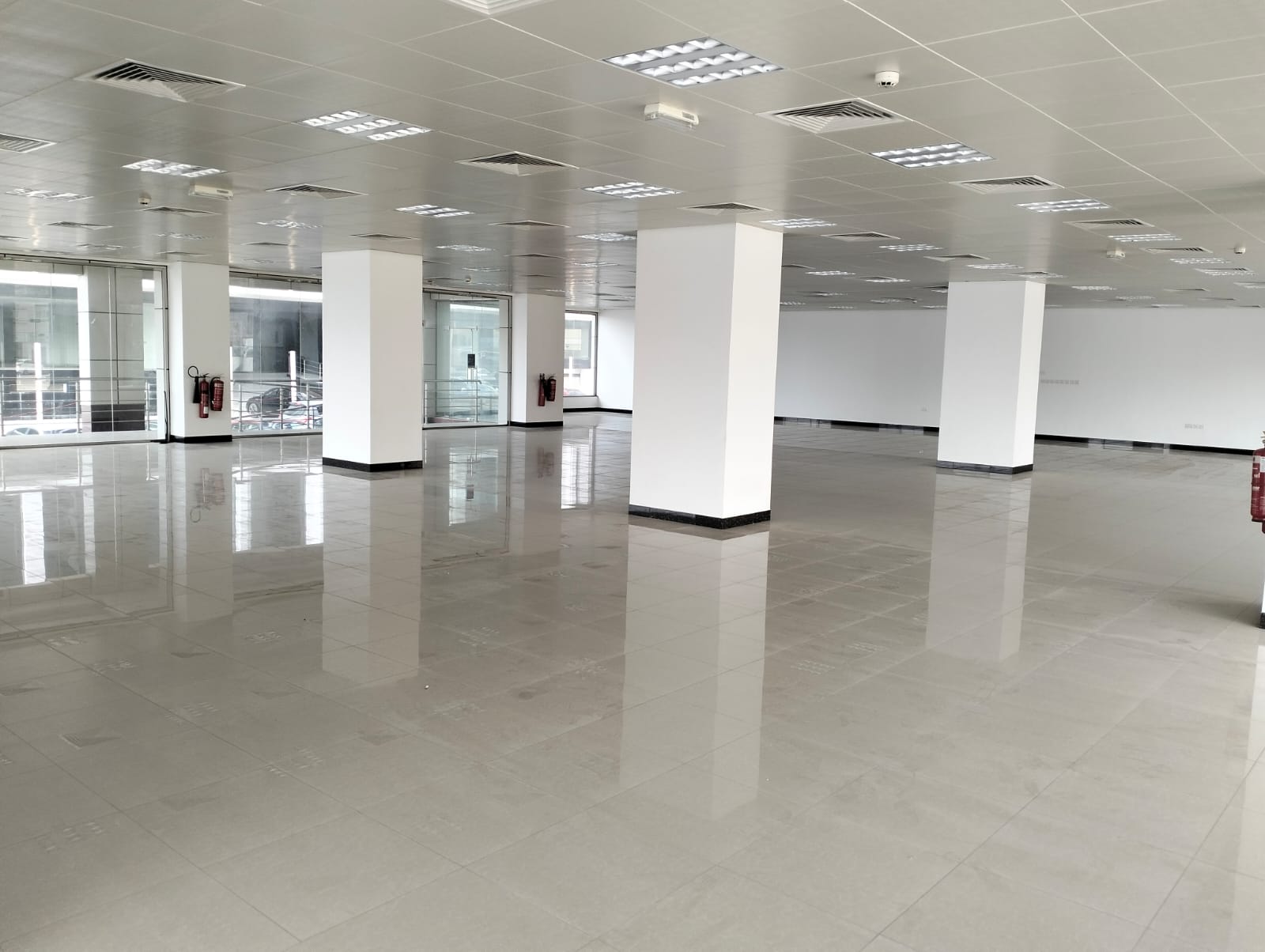 صالة عرض للإيجار في غلا | 700 م² | ر.ع. 4,200/شهريًا | Tamlik Oman thumbnail 5