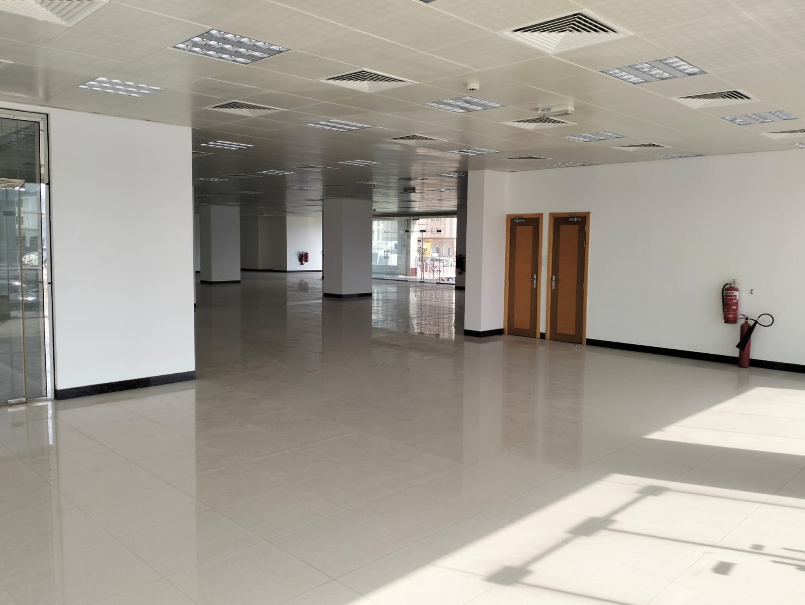 صالة عرض للإيجار في غلا | 700 م² | ر.ع. 4,200/شهريًا | Tamlik Oman thumbnail 6