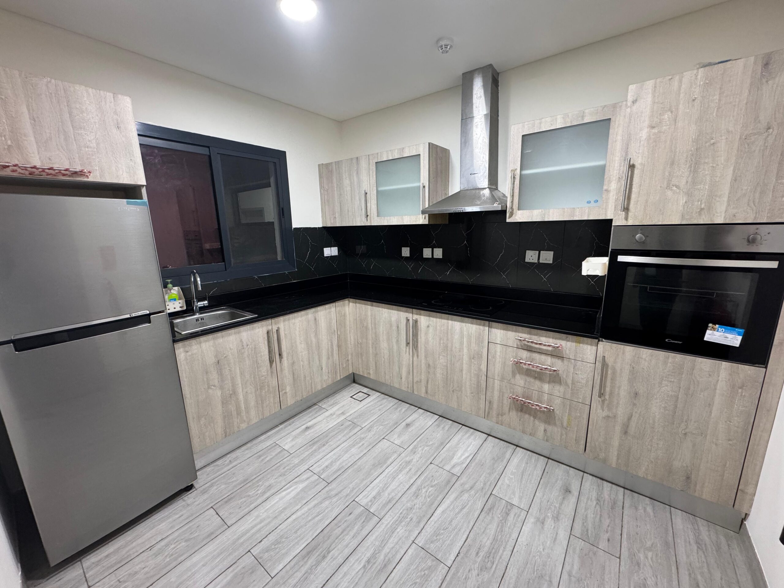 2-خوابه آپارتمان اجاره‌ای در العذیبه | OMR 400/ماه | Tamlik Oman thumbnail 2