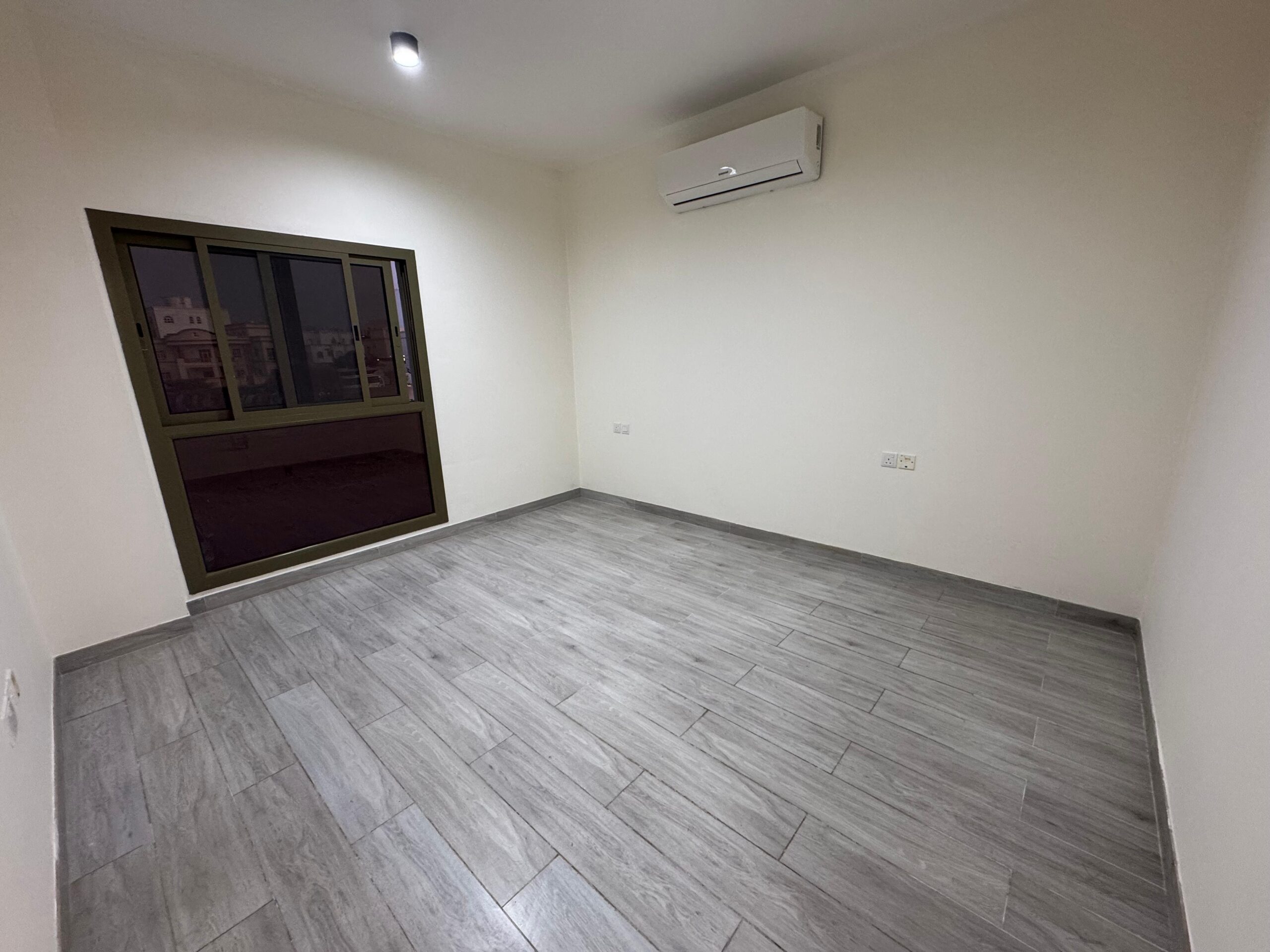 2-خوابه آپارتمان اجاره‌ای در العذیبه | OMR 400/ماه | Tamlik Oman thumbnail 3