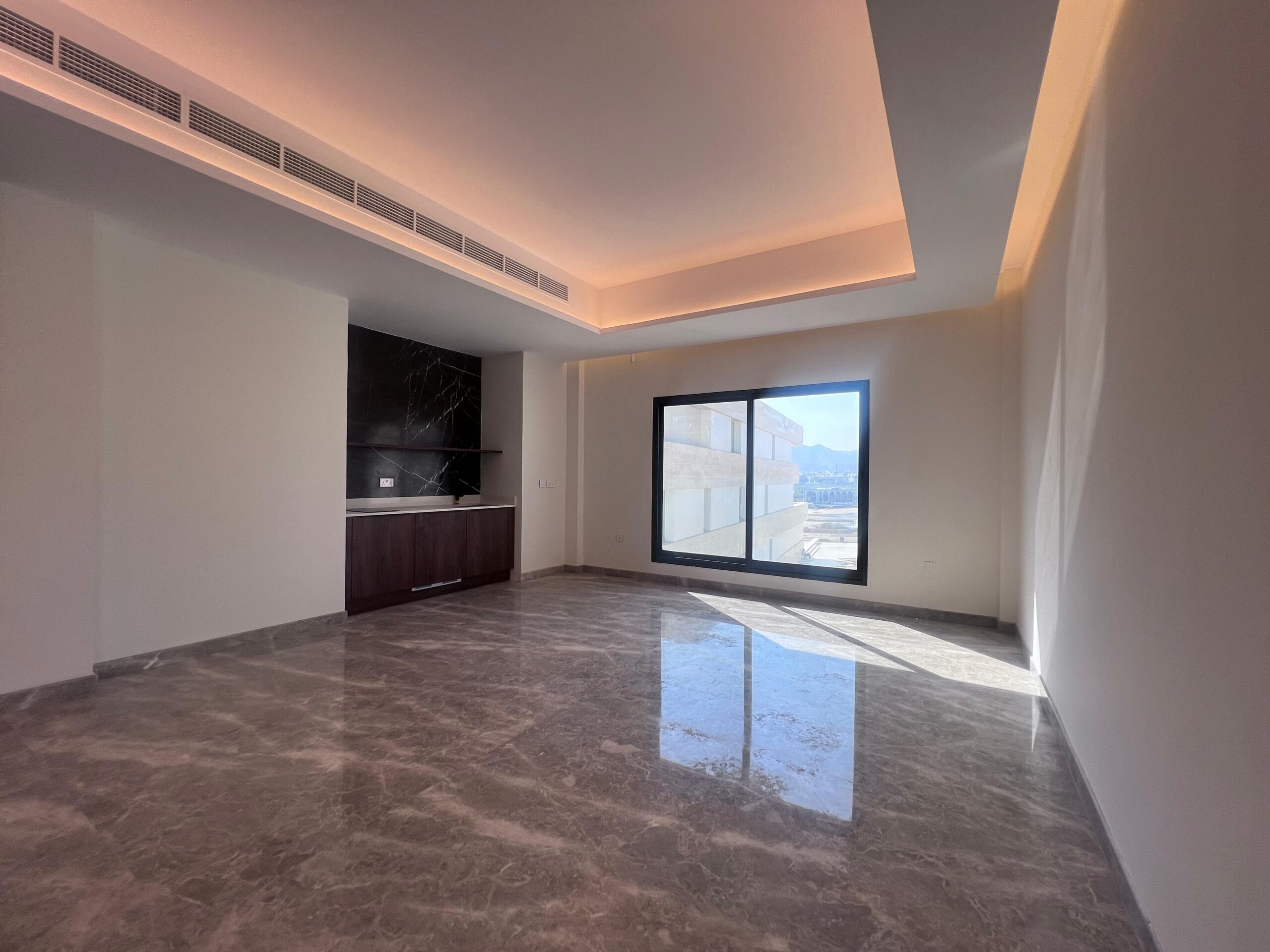 Qurum 4-Bed 出租別墅 | 每月 OMR 3,000 | Tamlik Oman thumbnail 5