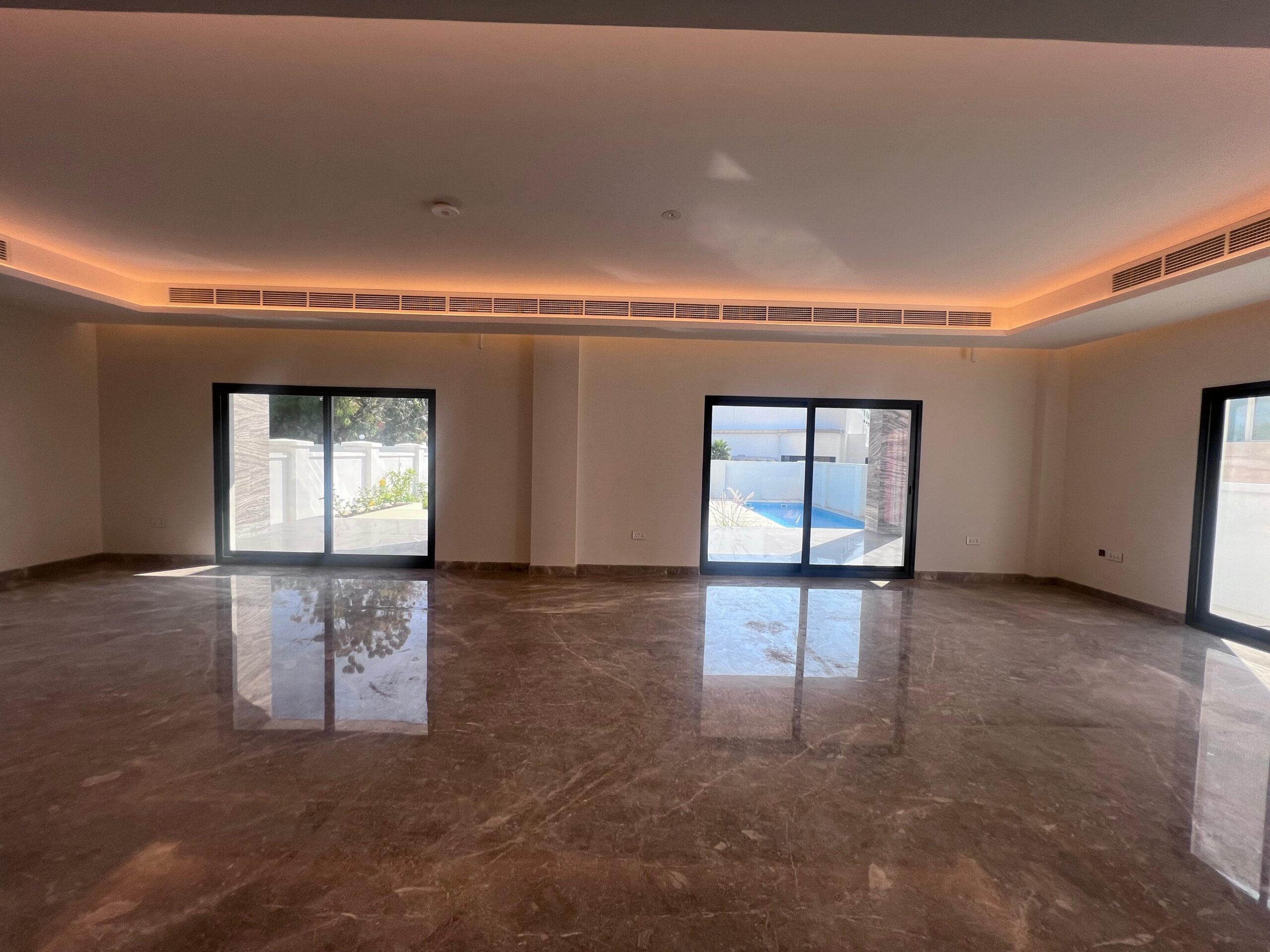 Qurum 4-Bed 出租別墅 | 每月 OMR 3,000 | Tamlik Oman thumbnail 9