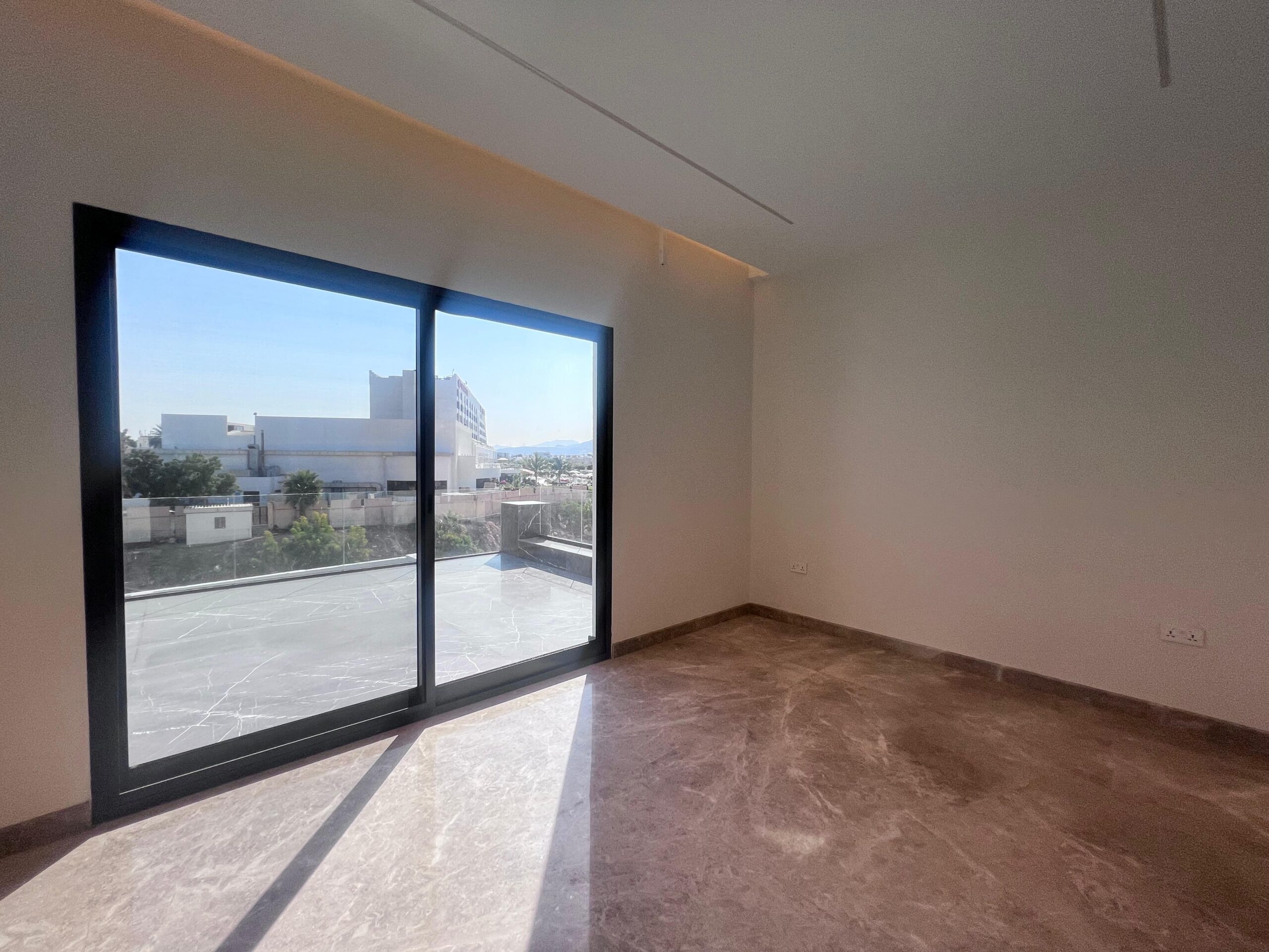 Qurum 4-Bed 出租別墅 | 每月 OMR 3,000 | Tamlik Oman thumbnail 2