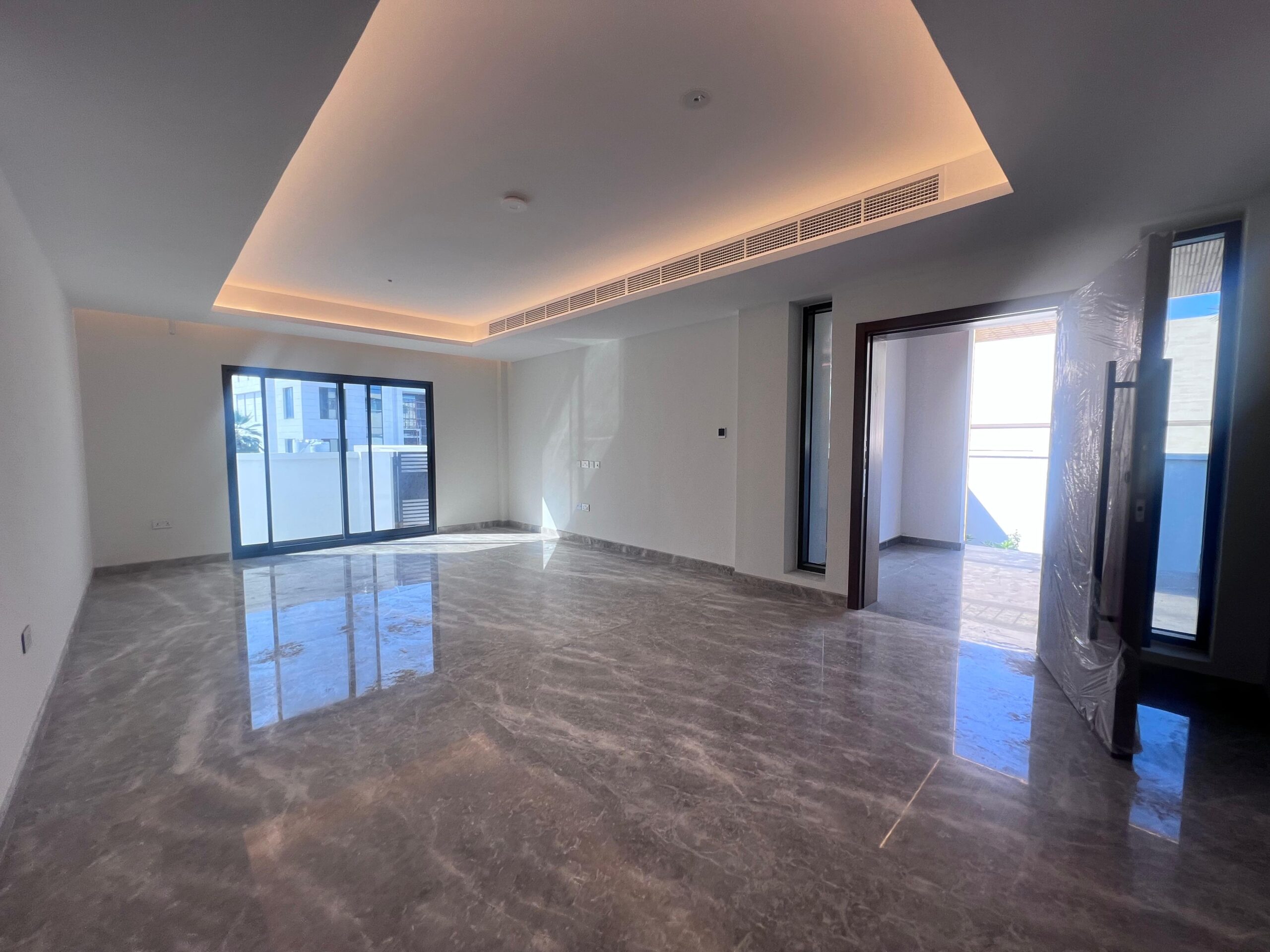 Qurum 4-Bed 出租別墅 | 每月 OMR 3,000 | Tamlik Oman thumbnail 4