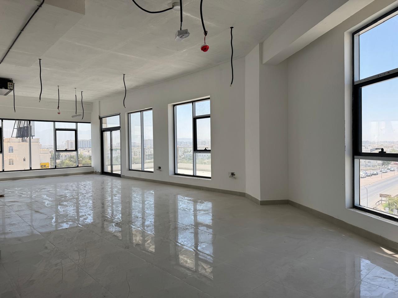 مكتب للإيجار في أزايبا | 87 م² | ر.ع. 522/شهريًا | Tamlik Oman thumbnail 3