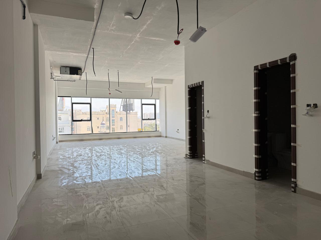 مكتب للإيجار في أزايبا | 87 م² | ر.ع. 522/شهريًا | Tamlik Oman thumbnail 5