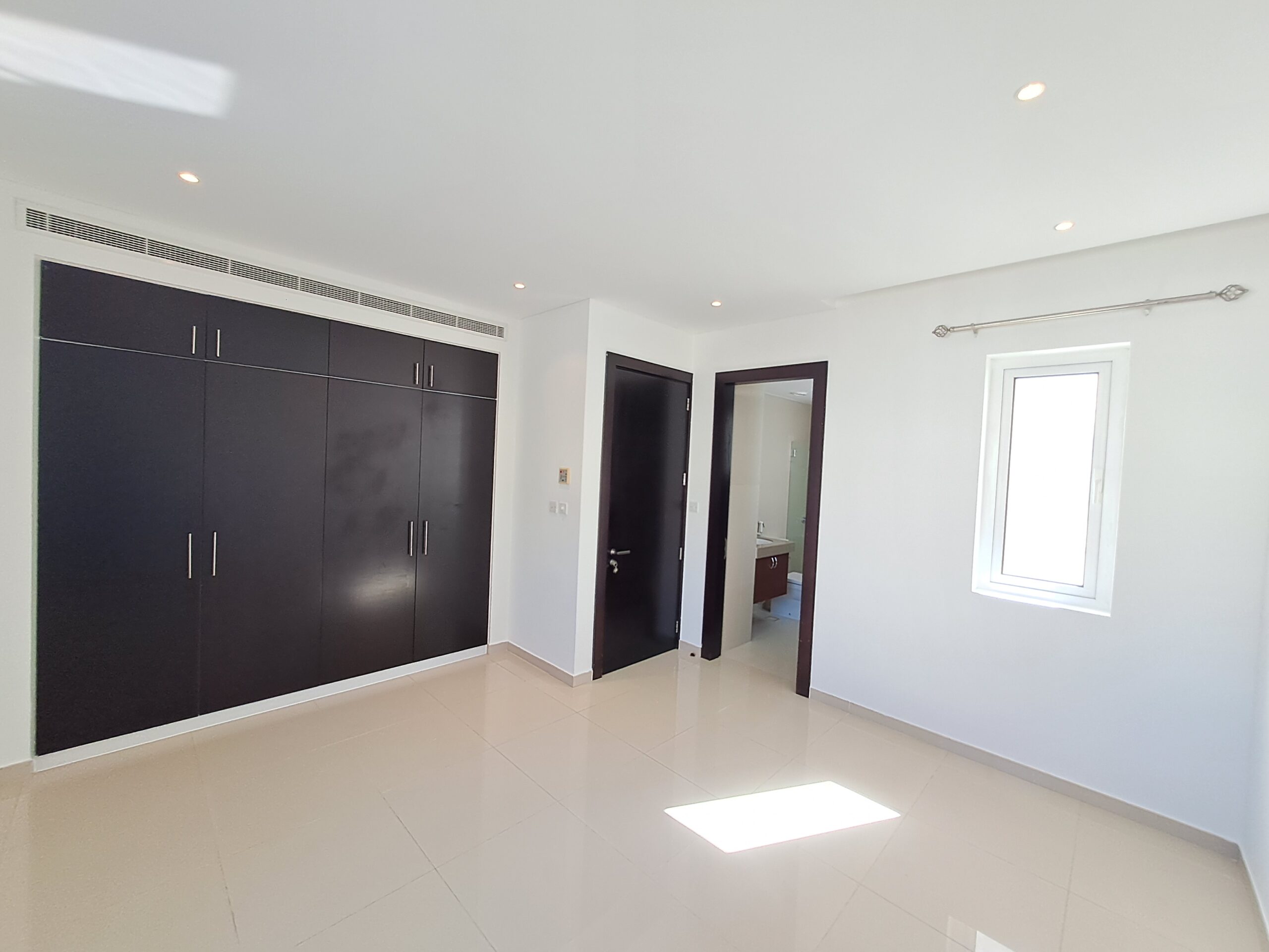 ویلای ۴ خوابه برای اجاره در الموج | OMR 2,500/ماه | تملیک عمان thumbnail 6