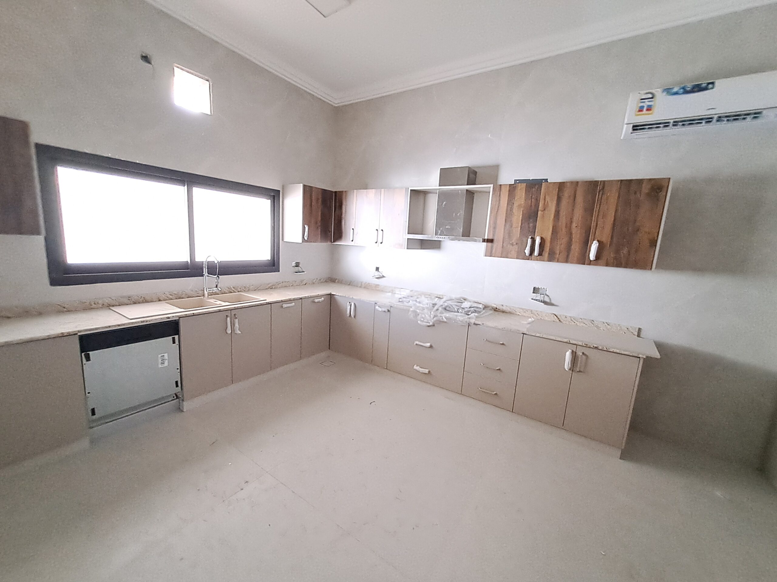 ویلای 5 خوابه فروشی در الخوض | OMR 125,000 | Tamlik Oman thumbnail 2