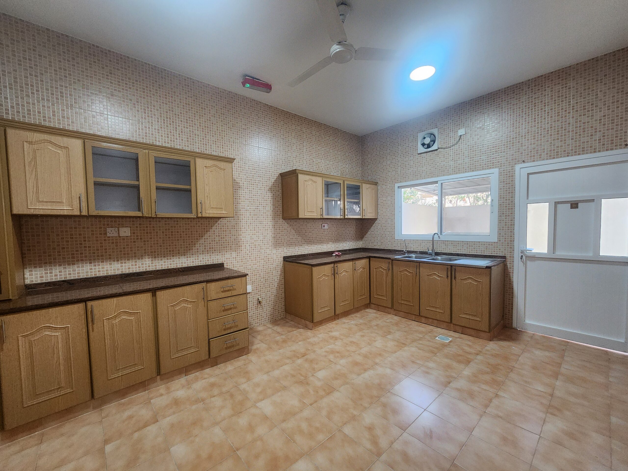 5-Bed Villa for Rent in Al Mawaleh North | OMR 600/mo | Tamlik Oman thumbnail 3