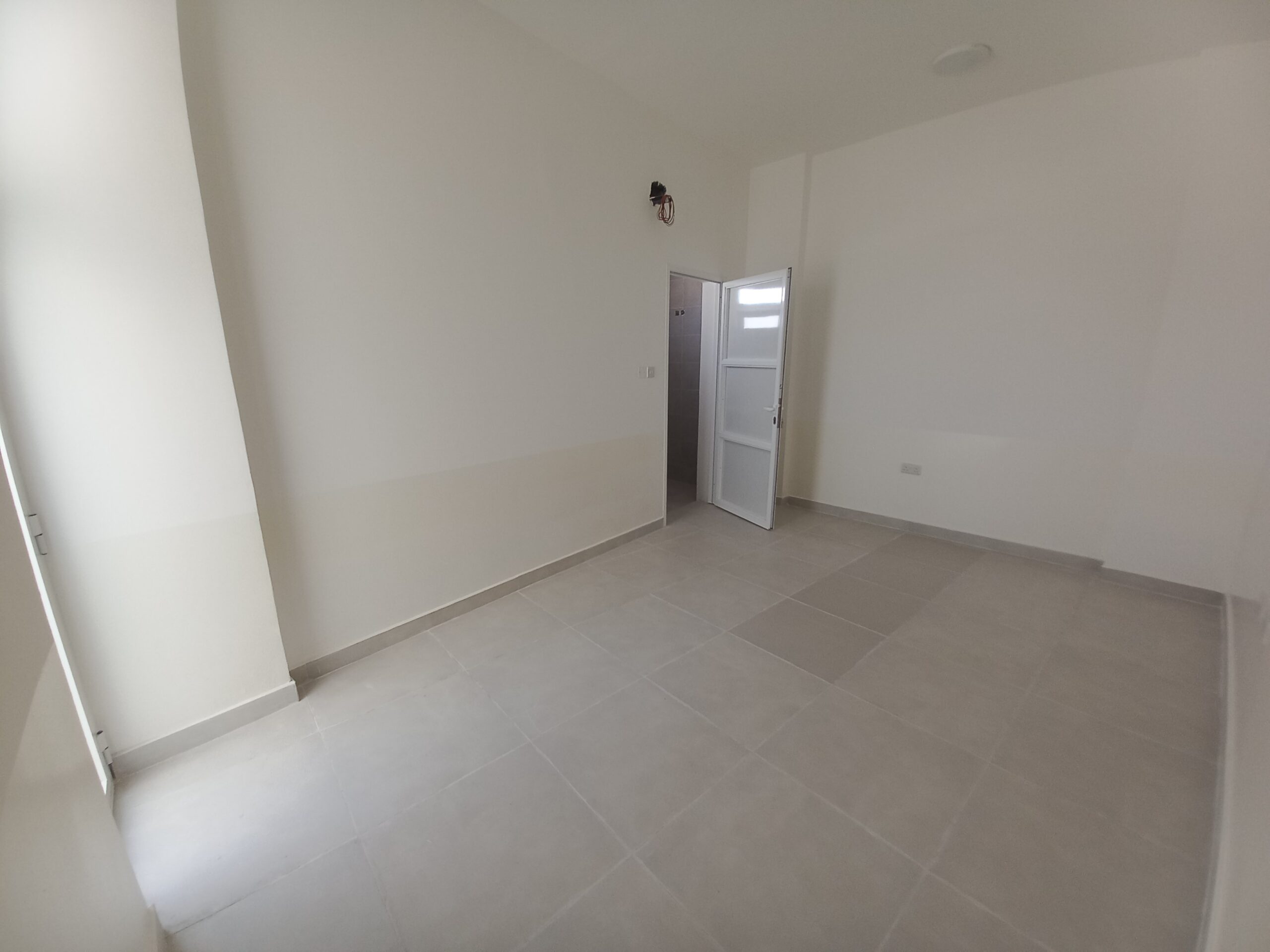 نمایشگاه اجاره در الخوض الجنوبی | 560متر مربع | OMR 3,750/ماه | Tamlik Oman thumbnail 3