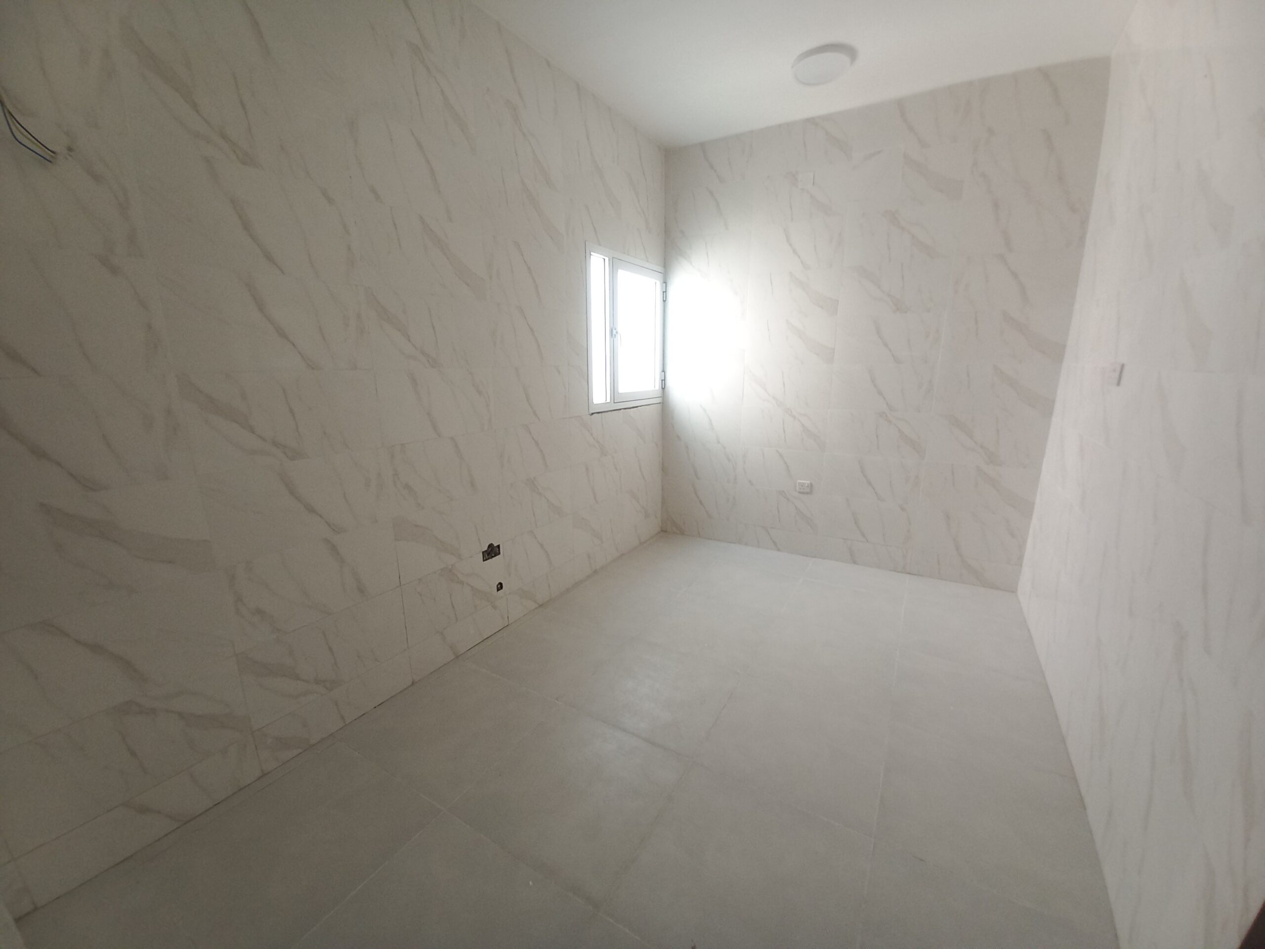 نمایشگاه اجاره در الخوض الجنوبی | 560متر مربع | OMR 3,750/ماه | Tamlik Oman thumbnail 4