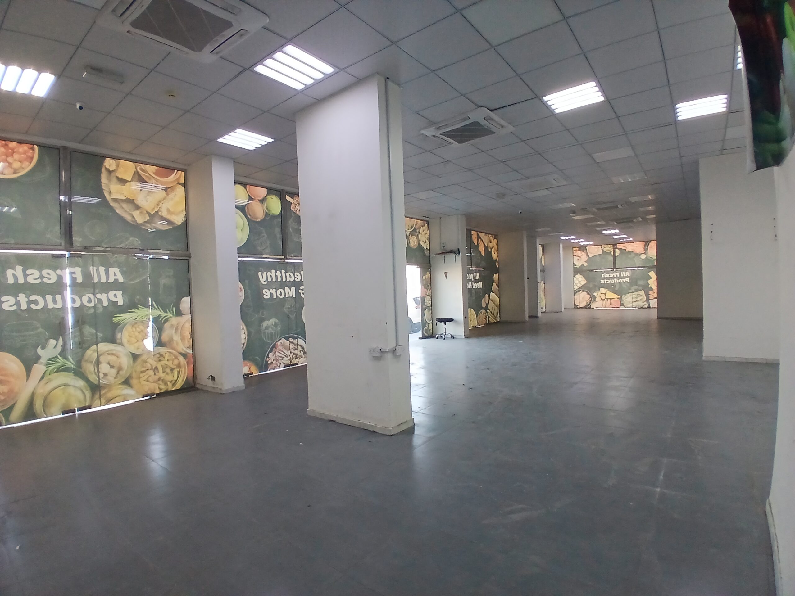 نمایشگاه اجاره در بوشهر | ۲۴۵ متر مربع | OMR ۱,۸۰۰/ماه | Tamlik Oman thumbnail 3