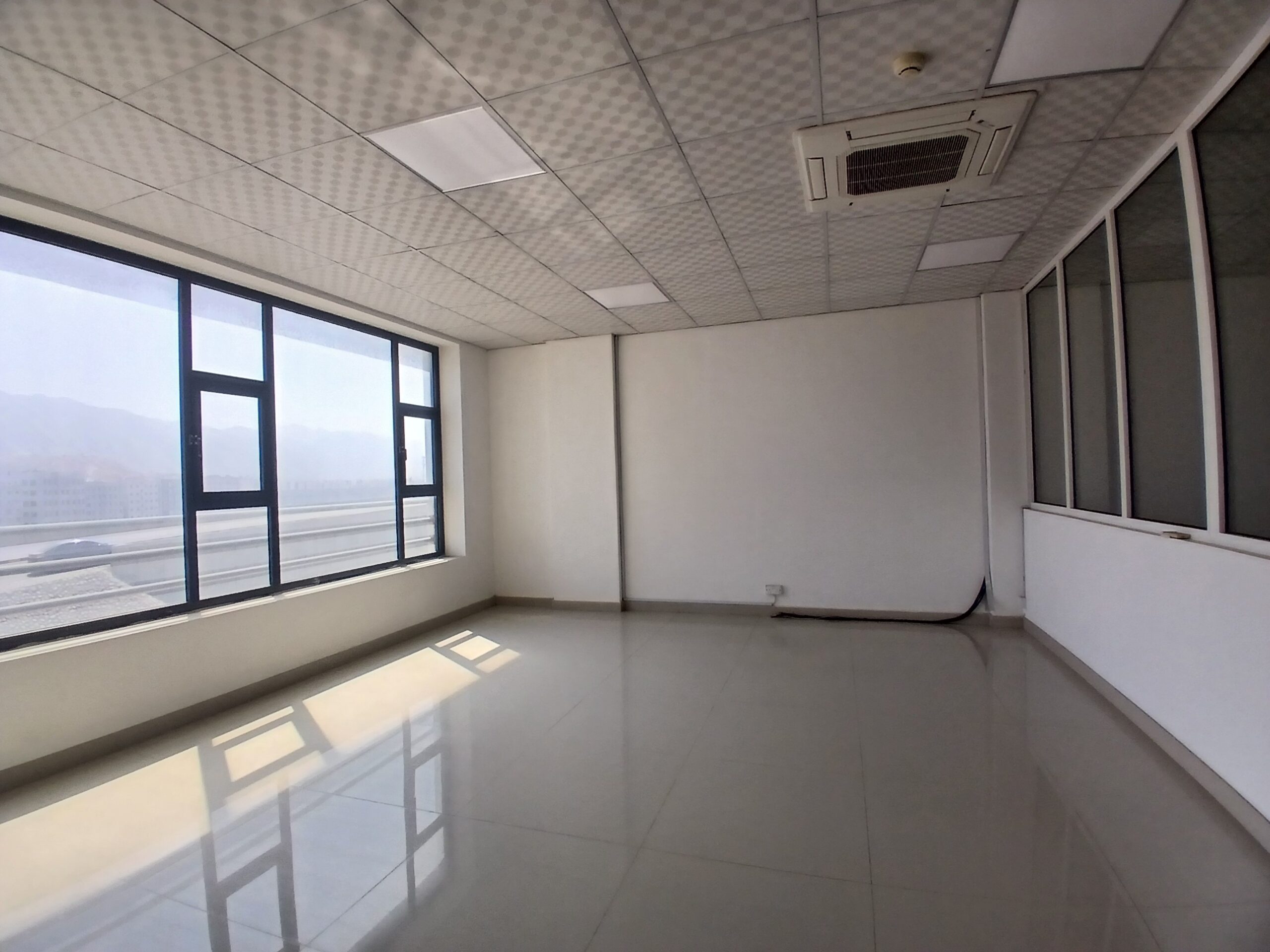 دفتر کار اجاره‌ای در بوشهر | 400متر مربع | OMR 1,200/ماه | Tamlik Oman thumbnail 5