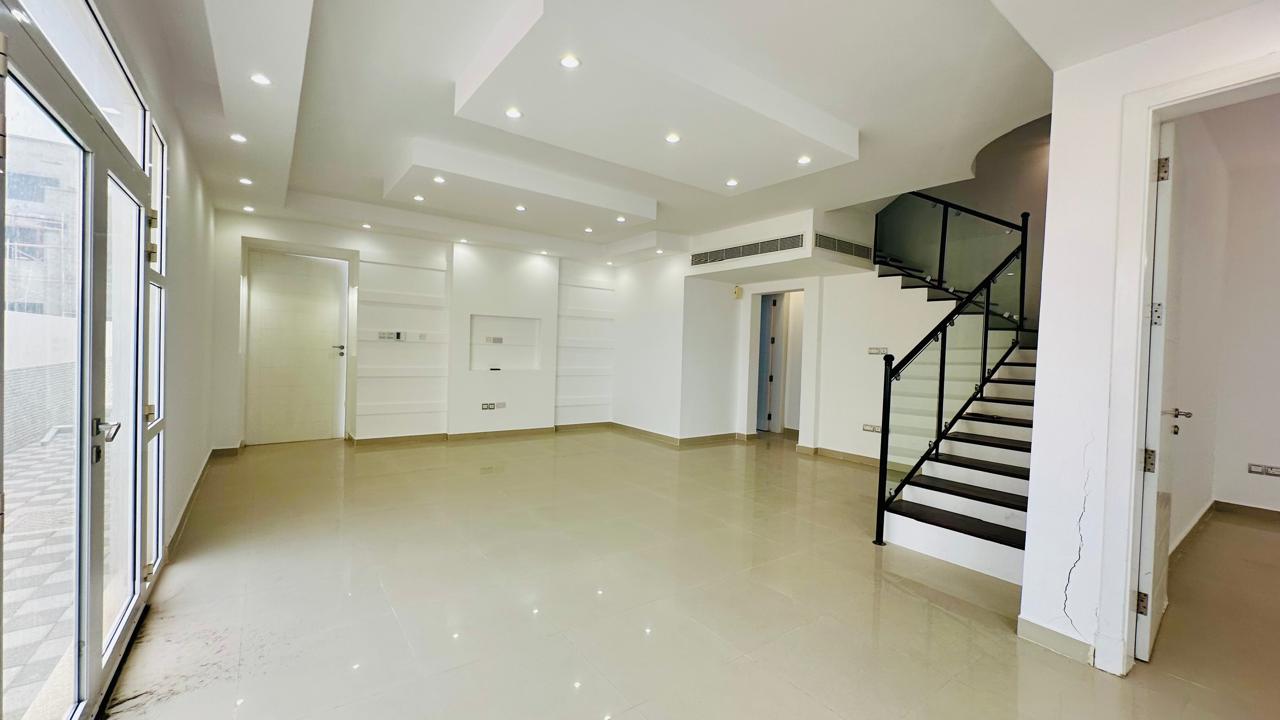 ویلای ۵ خوابه برای فروش در العذیبه شمالی | OMR 139,900 | Tamlik Oman thumbnail 4