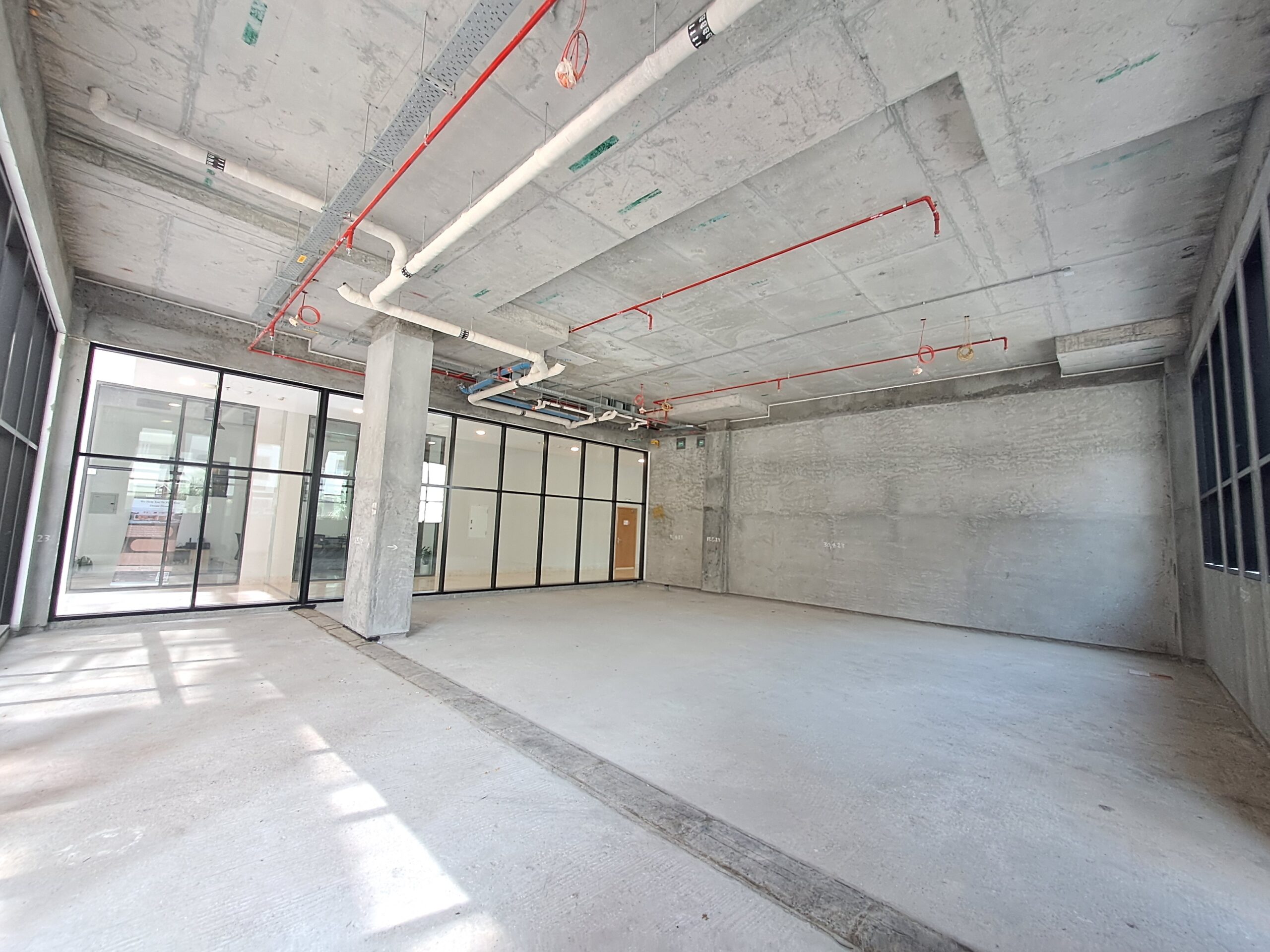 مغازه اجاره در مسقط هیلز | ۱۴۰م² | OMR 1,400/ماه | Tamlik عمان thumbnail 2