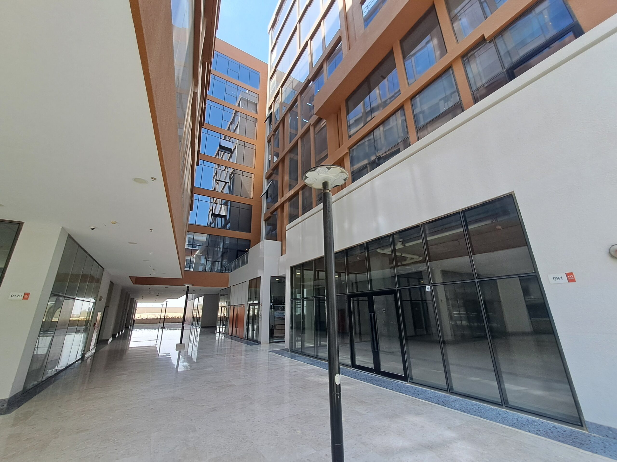 مغازه اجاره در مسقط هیلز | ۱۴۰م² | OMR 1,400/ماه | Tamlik عمان thumbnail 5