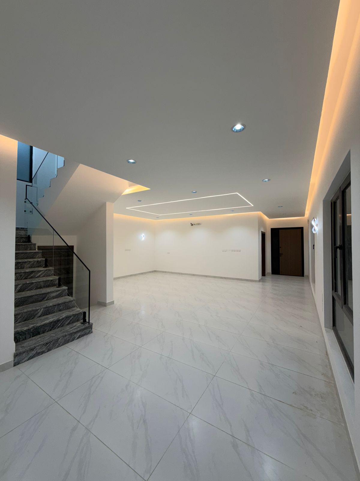 ویلای ۵ خوابه برای فروش در العذیبه | OMR 125,000 | Tamlik Oman thumbnail 3