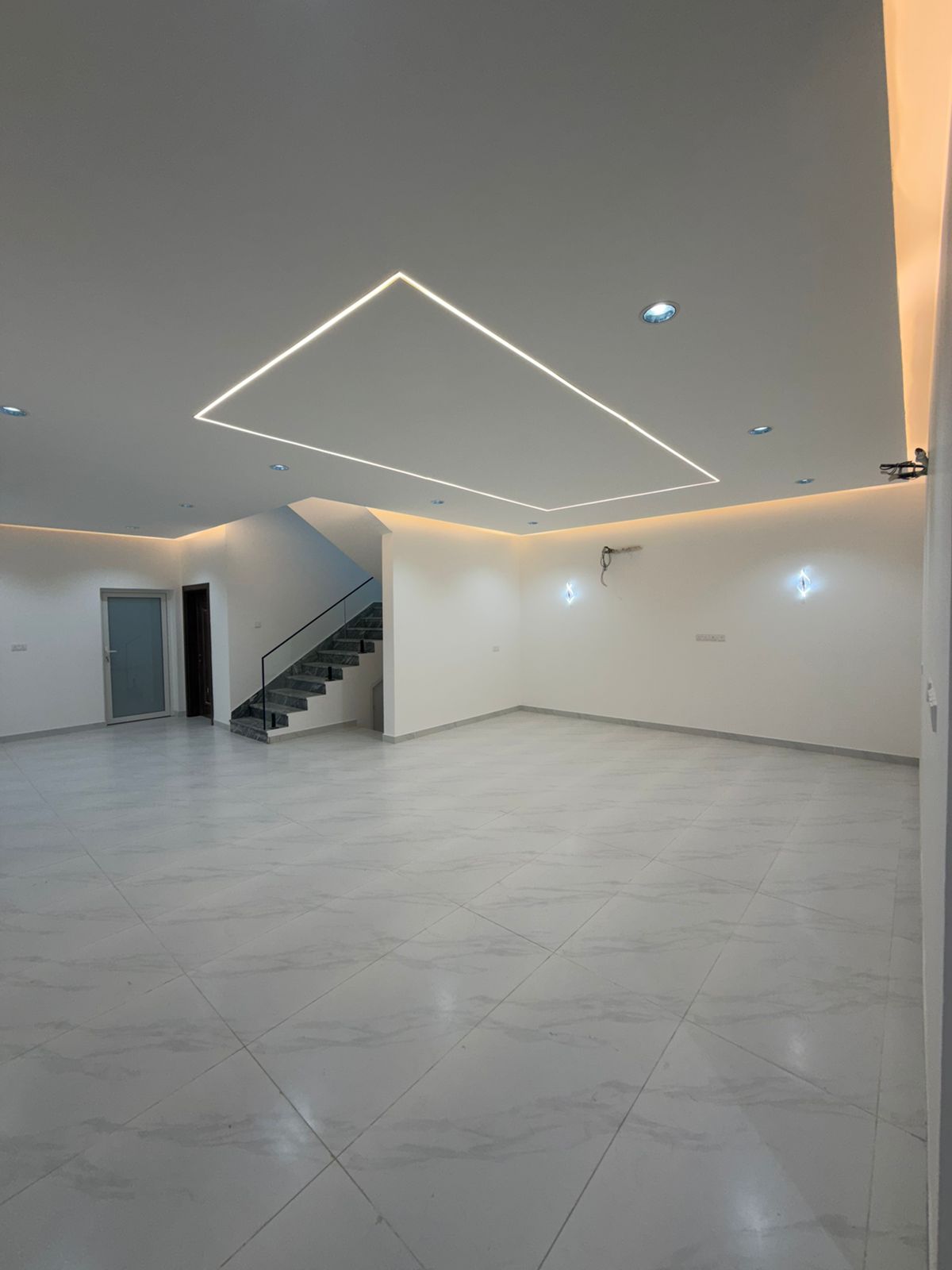 ویلای ۵ خوابه برای فروش در العذیبه | OMR 125,000 | Tamlik Oman thumbnail 5