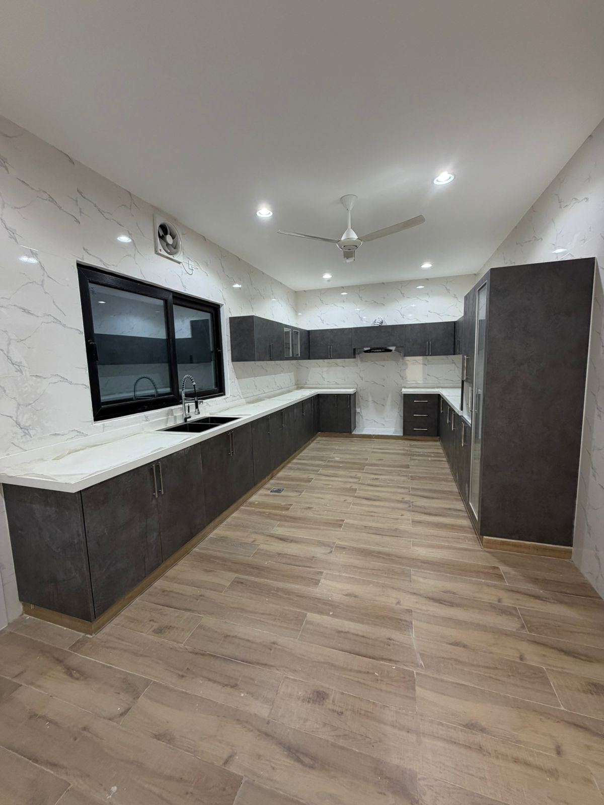 ویلای ۵ خوابه برای فروش در العذیبه | OMR 125,000 | Tamlik Oman thumbnail 4