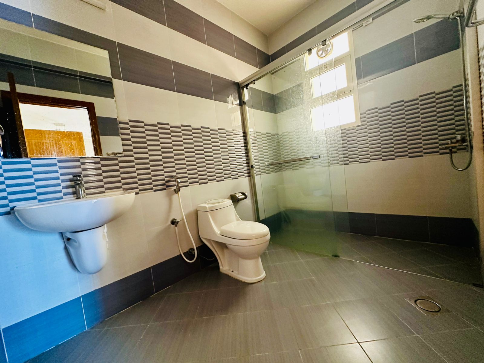 فيلا 4 غرف نوم للإيجار في شمال الحيل | ر.ع. 475/شهريًا | Tamlik Oman thumbnail 3