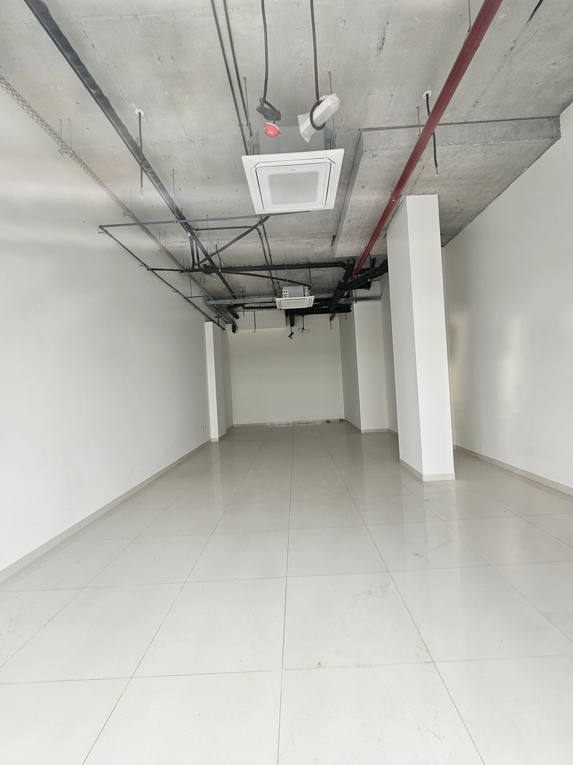 مغازه اجاره‌ای در العذیبه شمالی | 69 متر مربع | OMR 1,000/ماه | Tamlik عمان thumbnail 3