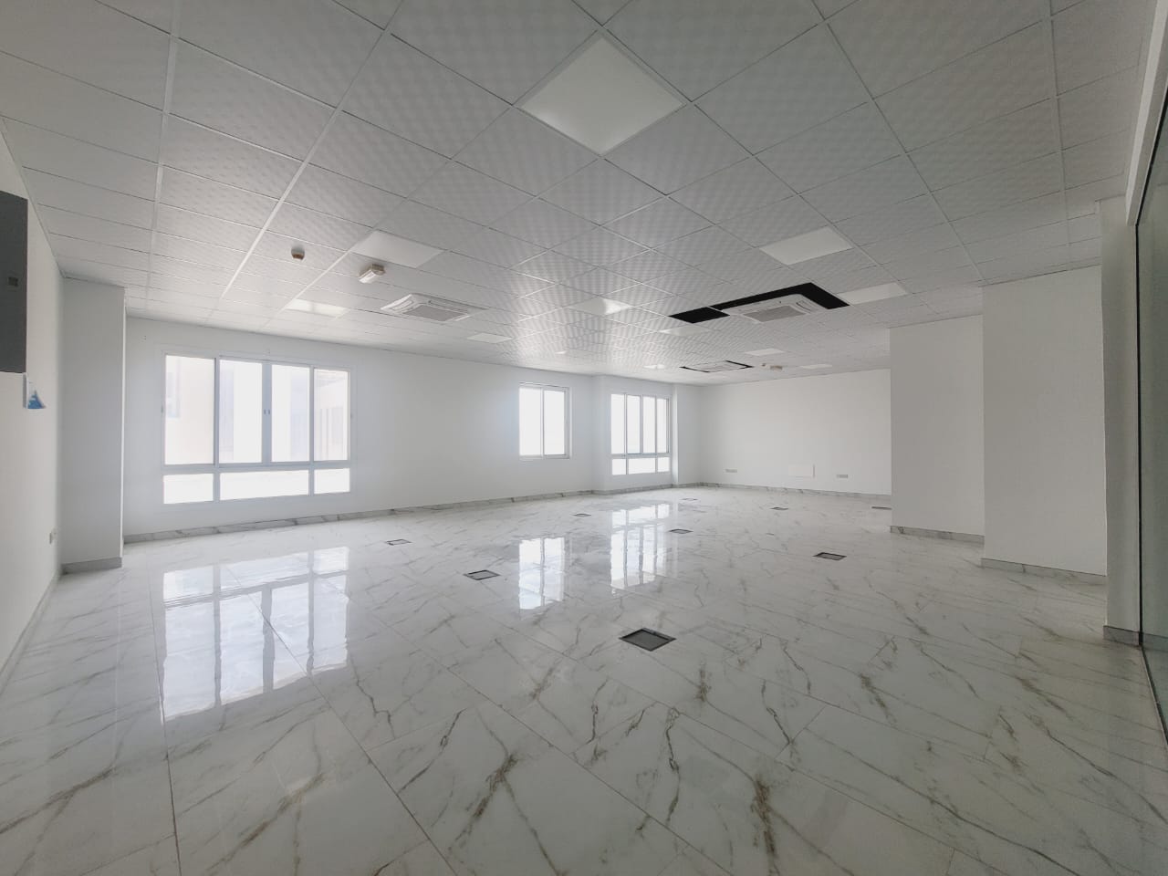 Al Khoud 出租辦公室 | 1363m² | OMR 8,178/月 | Tamlik Oman thumbnail 8