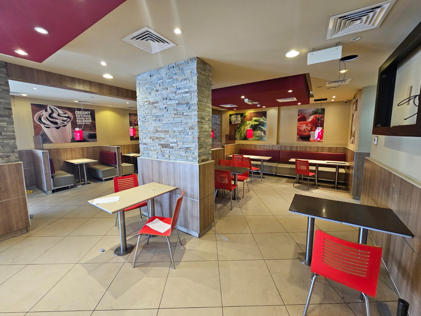 محل تجاري للإيجار في روي | 240 م² | ر.ع. 2,400/شهريًا | Tamlik Oman thumbnail 3