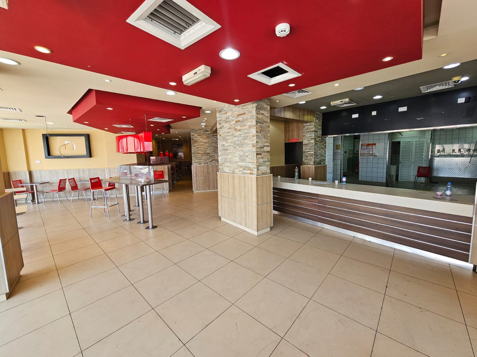 محل تجاري للإيجار في روي | 240 م² | ر.ع. 2,400/شهريًا | Tamlik Oman thumbnail 5