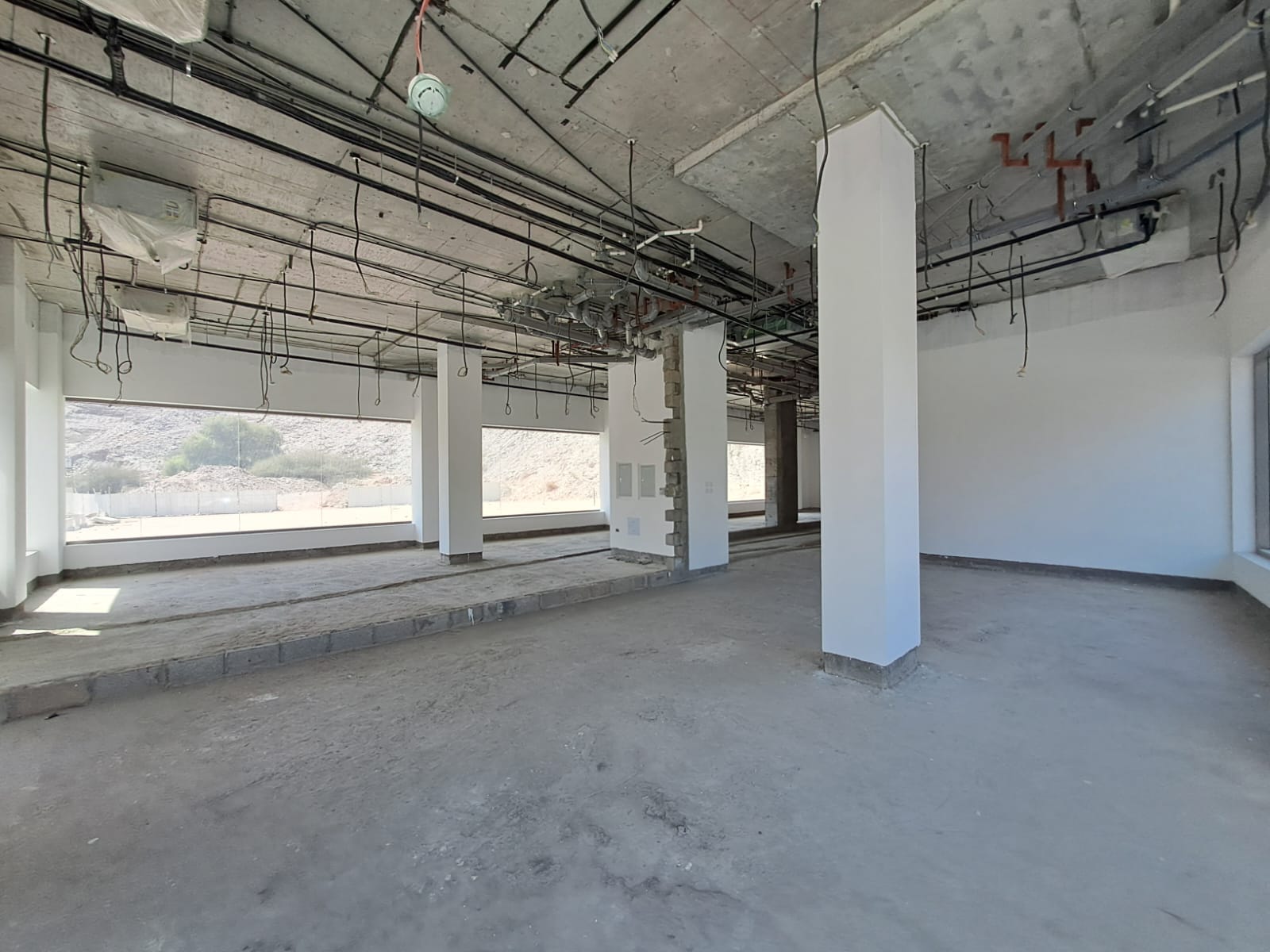 Showroom للإيجار في روي | ر.ع. 2,500/شهريًا | Tamlik Oman thumbnail 2