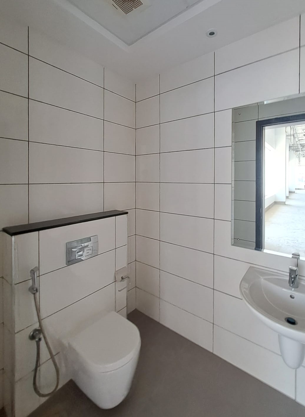 Showroom للإيجار في روي | ر.ع. 2,500/شهريًا | Tamlik Oman thumbnail 4