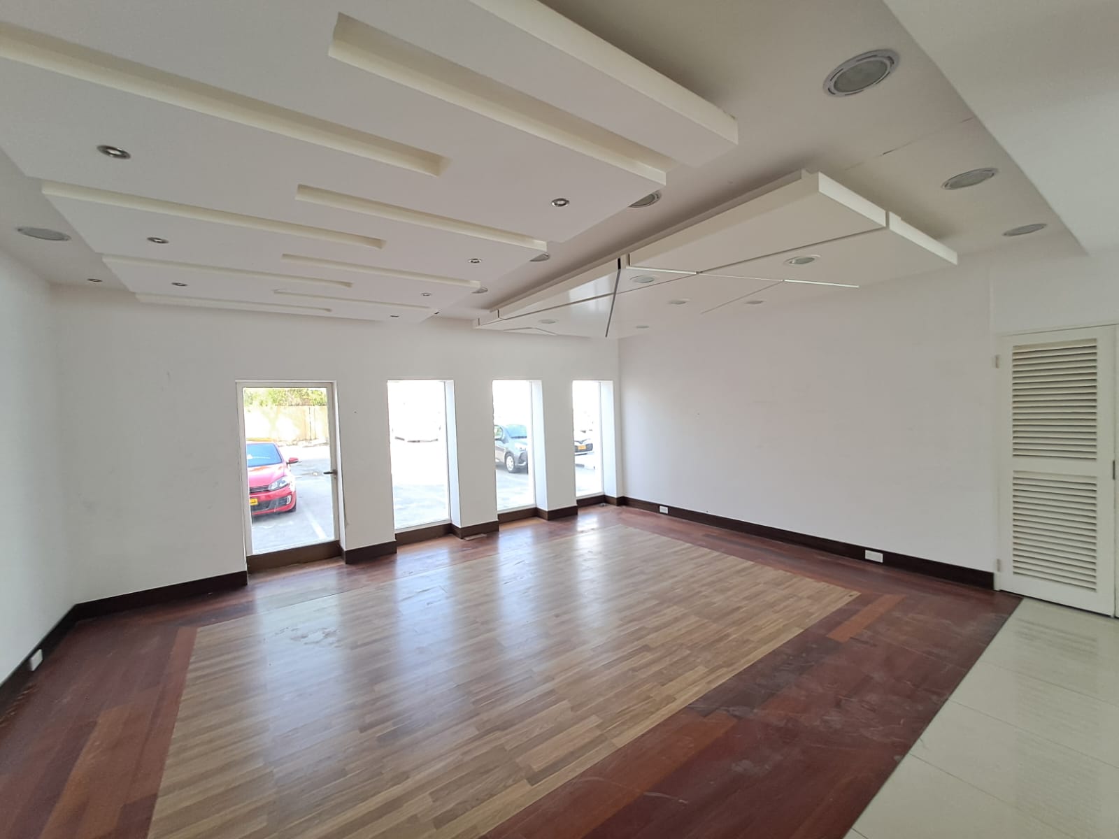 صالة عرض للإيجار في روي | 1000 م² | ر.ع. 3,000/شهري | Tamlik Oman thumbnail 3