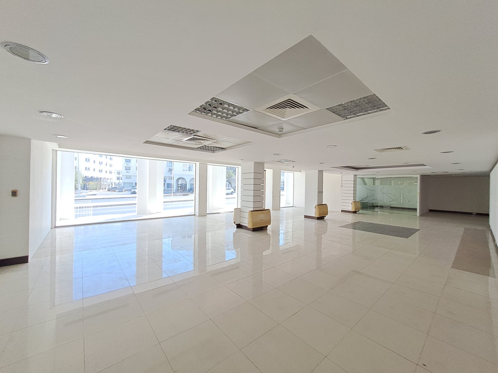 صالة عرض للإيجار في روي | 1000 م² | ر.ع. 3,000/شهري | Tamlik Oman thumbnail 2