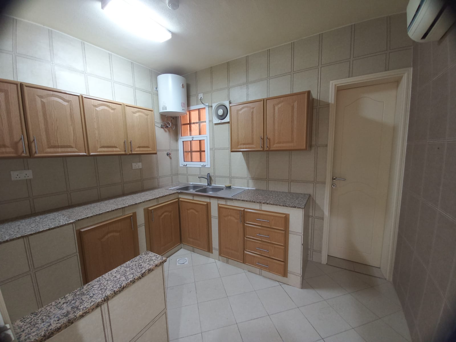 آپارتمان 2 خوابه برای اجاره در القرم 18 | OMR 350/mo | Tamlik Oman thumbnail 6