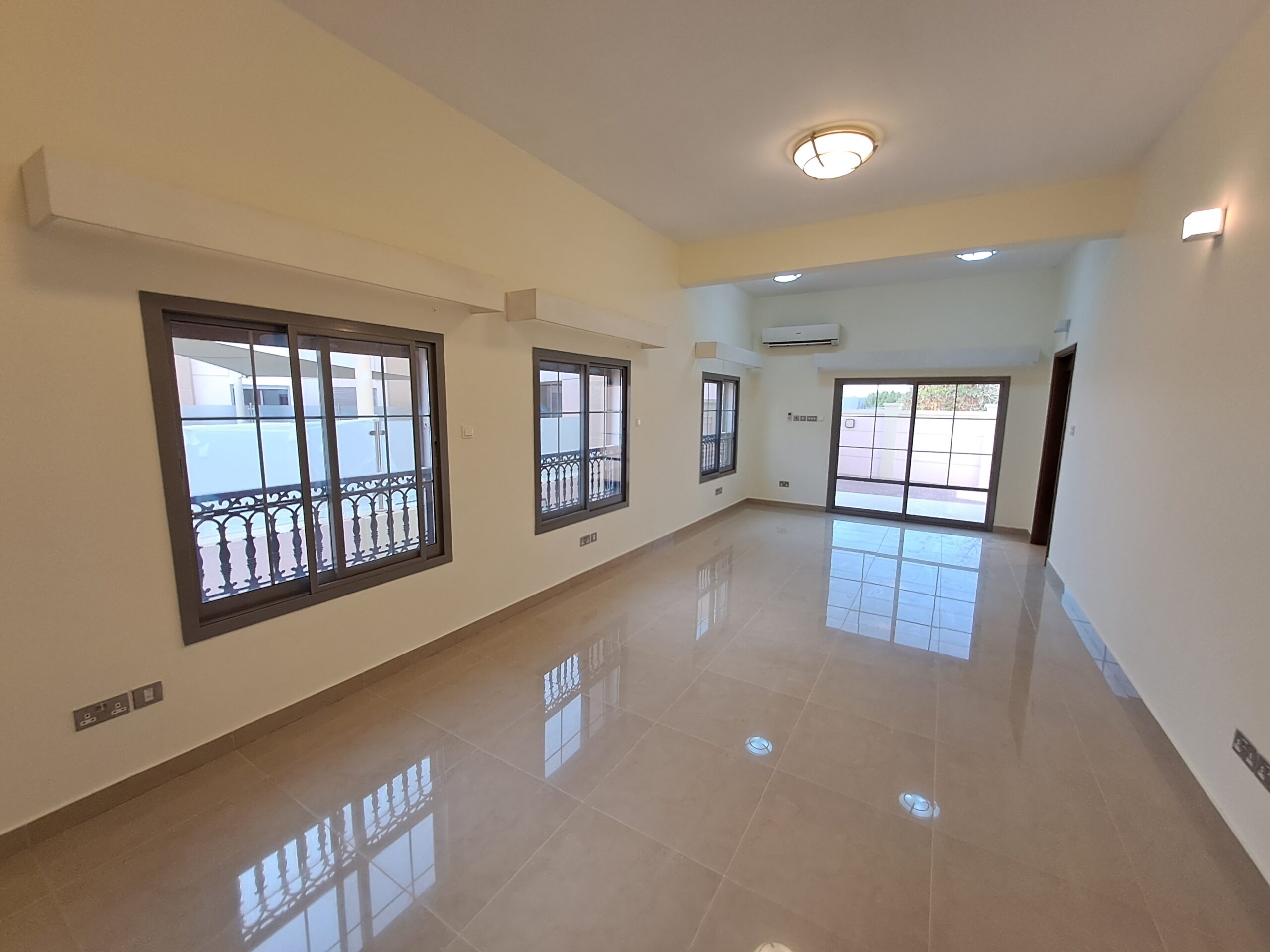 تاون‌هاوس ۵ خوابه برای اجاره در مدینة السلطان قابوس | OMR 1,000/mo | Tamlik Oman thumbnail 10