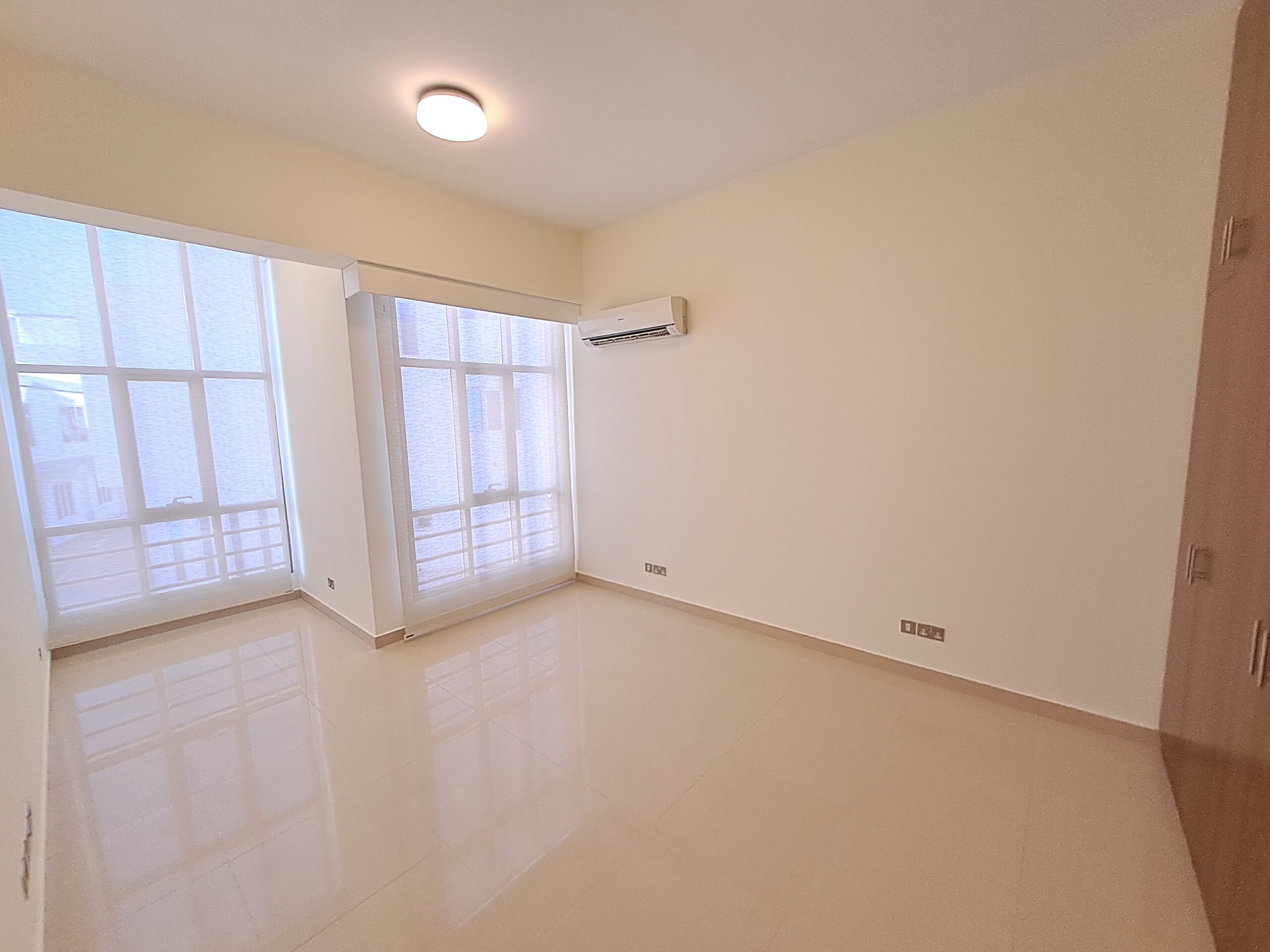 تاون‌هاوس ۵ خوابه برای اجاره در مدینة السلطان قابوس | OMR 1,000/mo | Tamlik Oman thumbnail 5