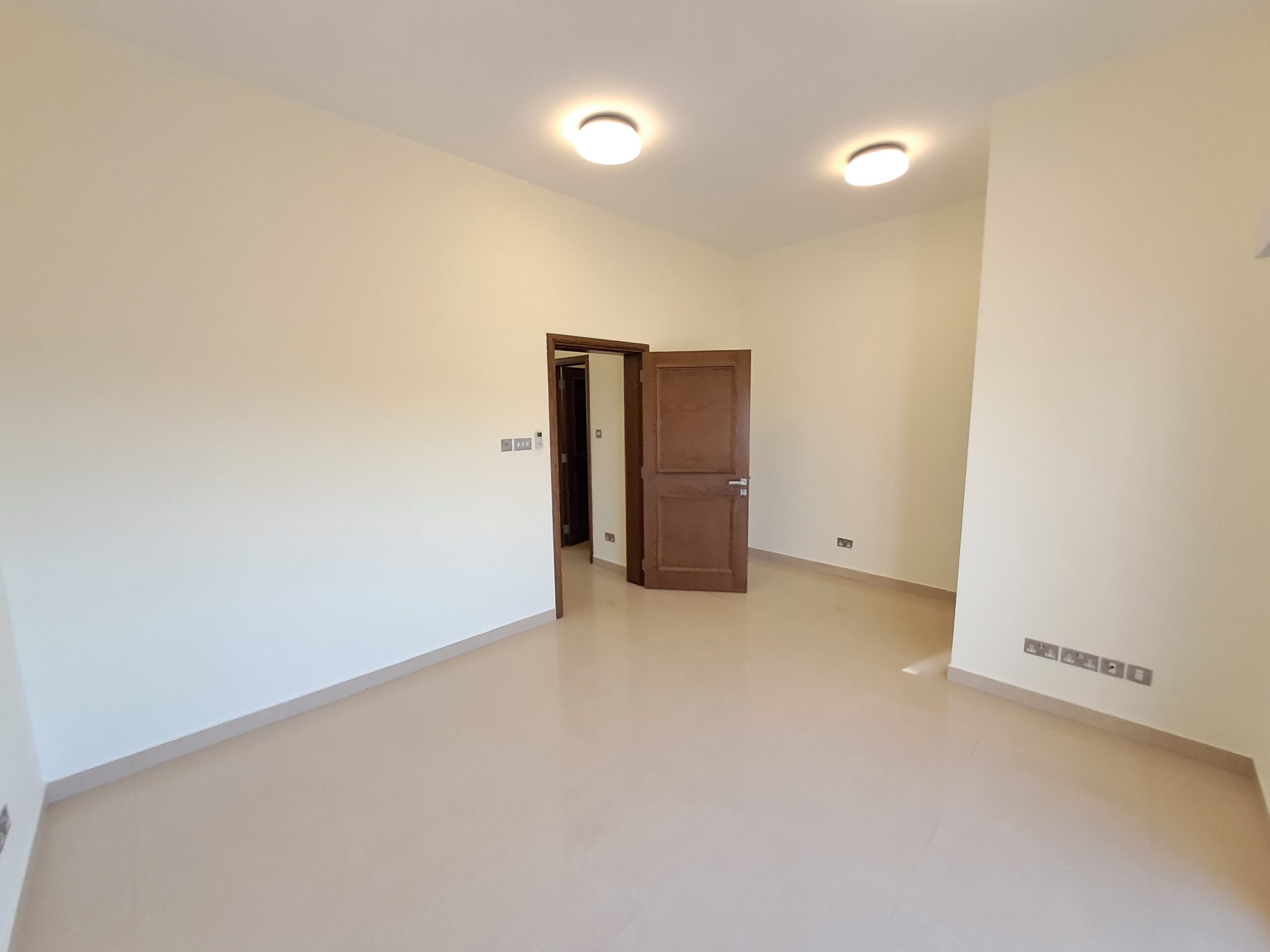 تاون‌هاوس ۵ خوابه برای اجاره در مدینة السلطان قابوس | OMR 1,000/mo | Tamlik Oman thumbnail 7