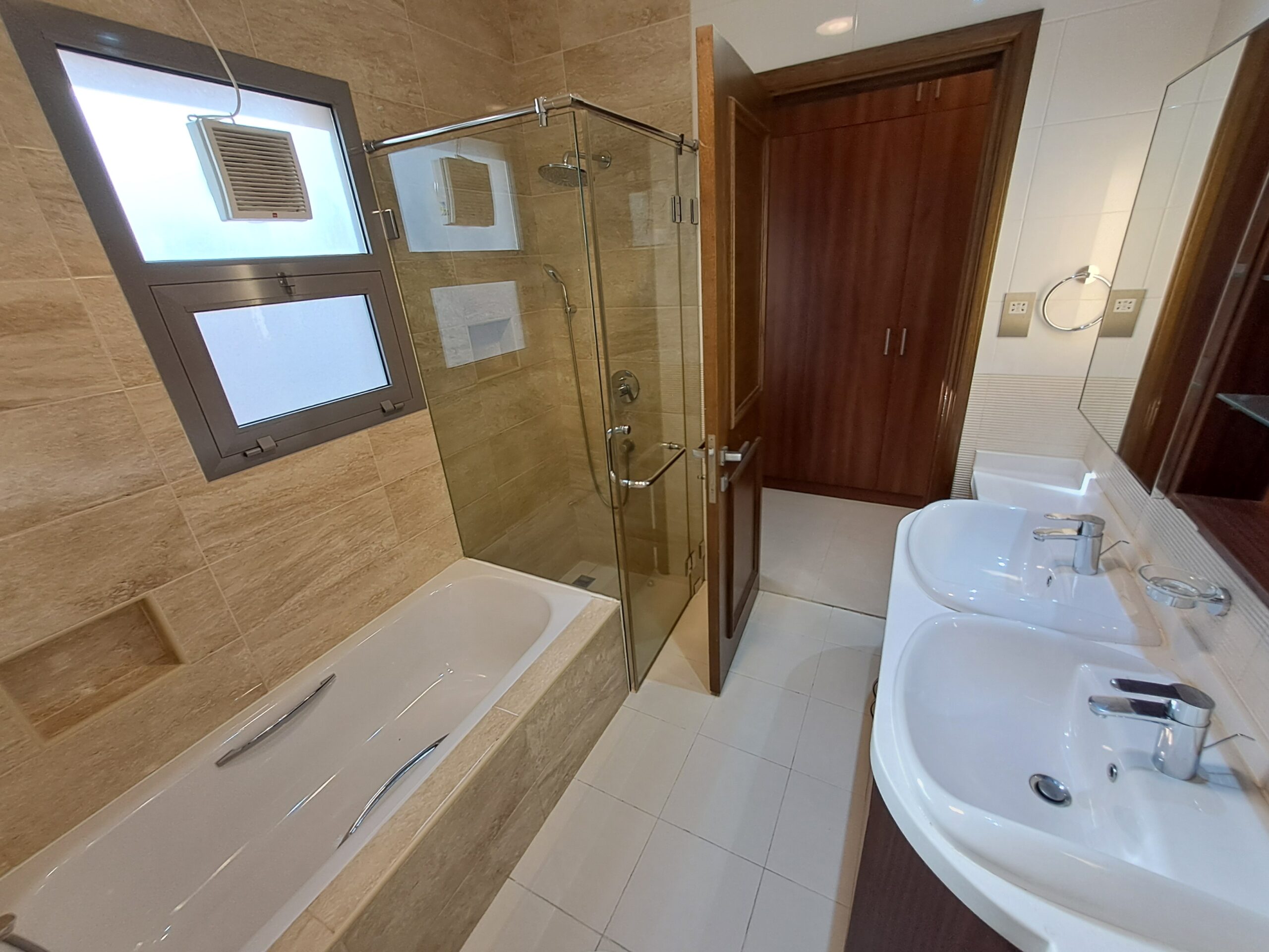 تاون‌هاوس ۵ خوابه برای اجاره در مدینة السلطان قابوس | OMR 1,000/mo | Tamlik Oman thumbnail 8