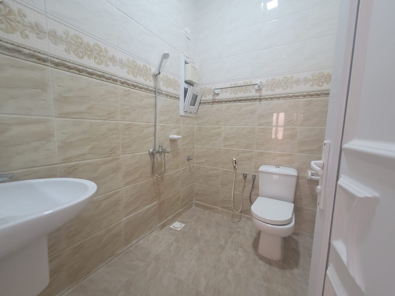 Al Khoud 出租 7 臥室別墅 | OMR 800/月 | Tamlik Oman thumbnail 9