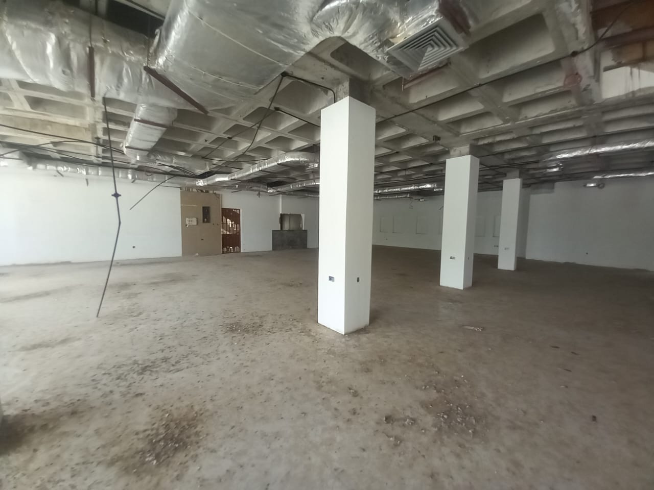 صالة عرض للإيجار في روي | 850 م² | ر.ع. 9,000/شهريًا | Tamlik Oman thumbnail 2