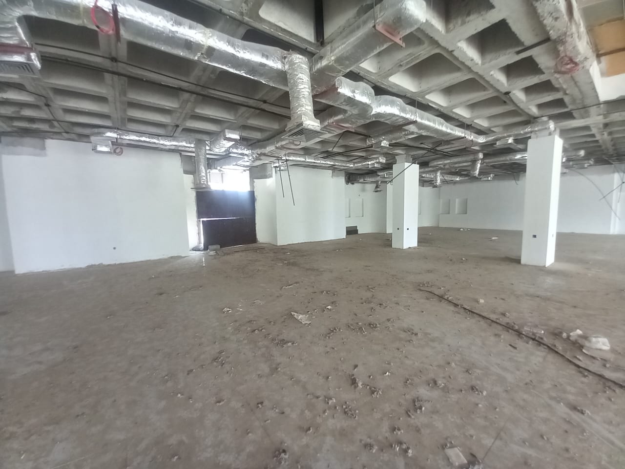 صالة عرض للإيجار في روي | 850 م² | ر.ع. 9,000/شهريًا | Tamlik Oman thumbnail 3