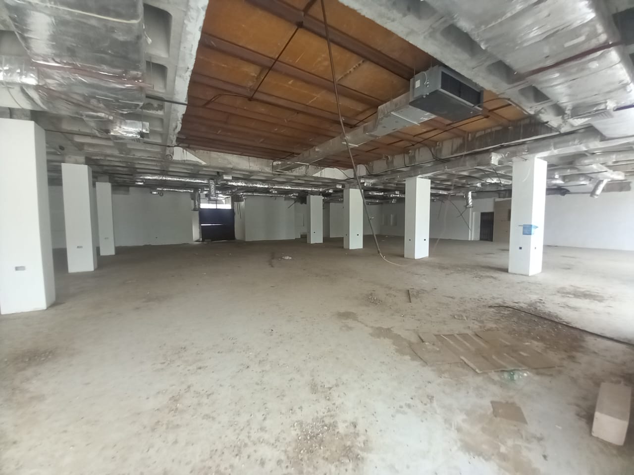 صالة عرض للإيجار في روي | 850 م² | ر.ع. 9,000/شهريًا | Tamlik Oman thumbnail 4