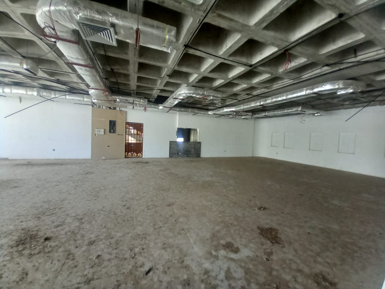 صالة عرض للإيجار في روي | 850 م² | ر.ع. 9,000/شهريًا | Tamlik Oman thumbnail 5