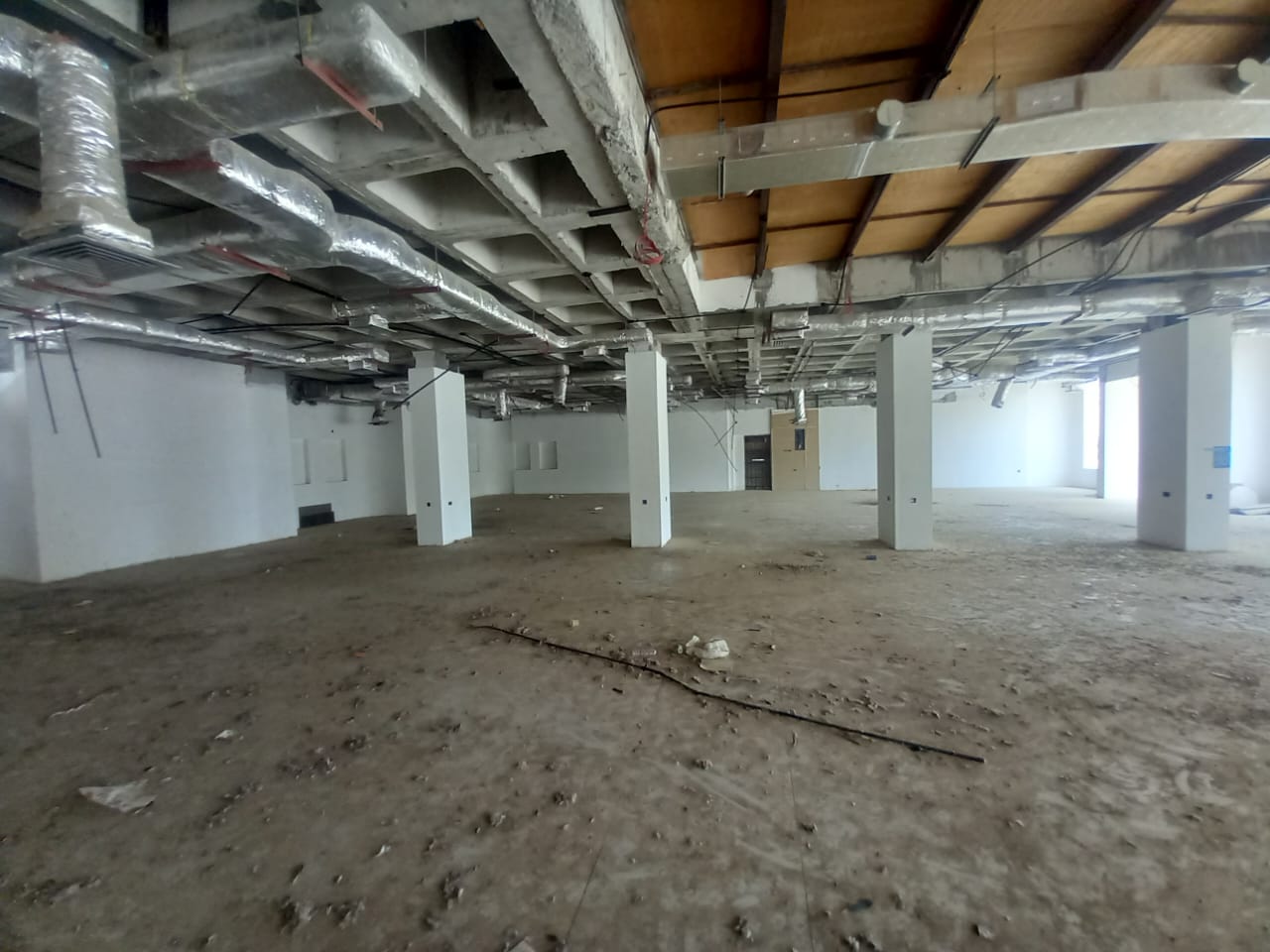 صالة عرض للإيجار في روي | 850 م² | ر.ع. 9,000/شهريًا | Tamlik Oman thumbnail 6